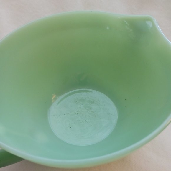 Vintage 1950's Fire King Jadeite Batter Bowl With Handle and Spout Made In USA - Picture 4 of 5